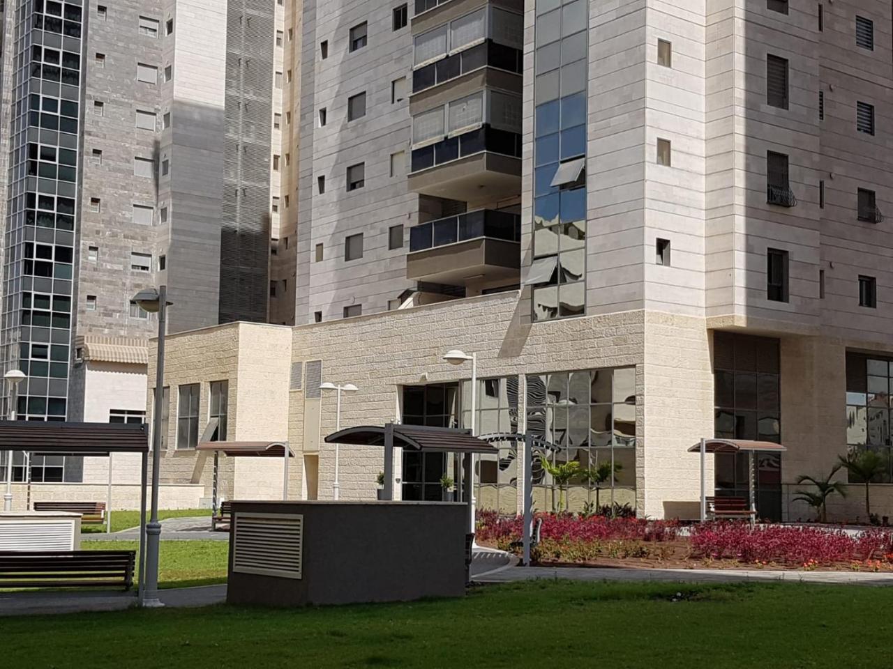 The Shining Star -A Beautiful 3 Bedroom Apartment Beersheba Esterno foto